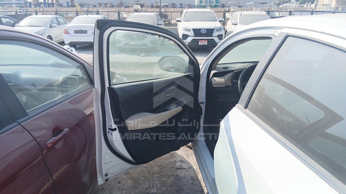 تويوتا ياريس 2023 — الباب الأمامي الأيسر — صورة 10