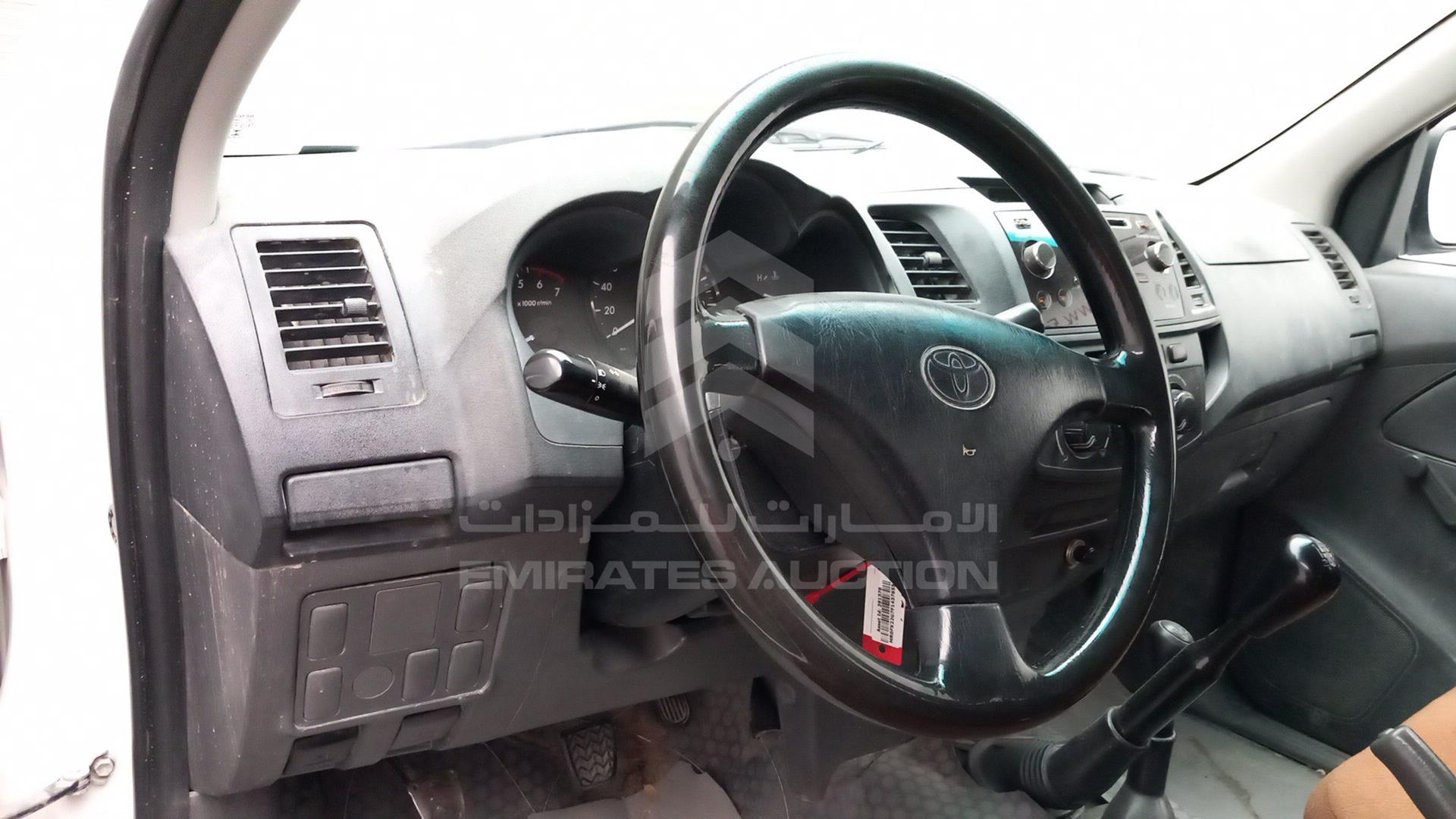 2015 TOYOTA HILUX VIN: MR0FX22G7F1437655