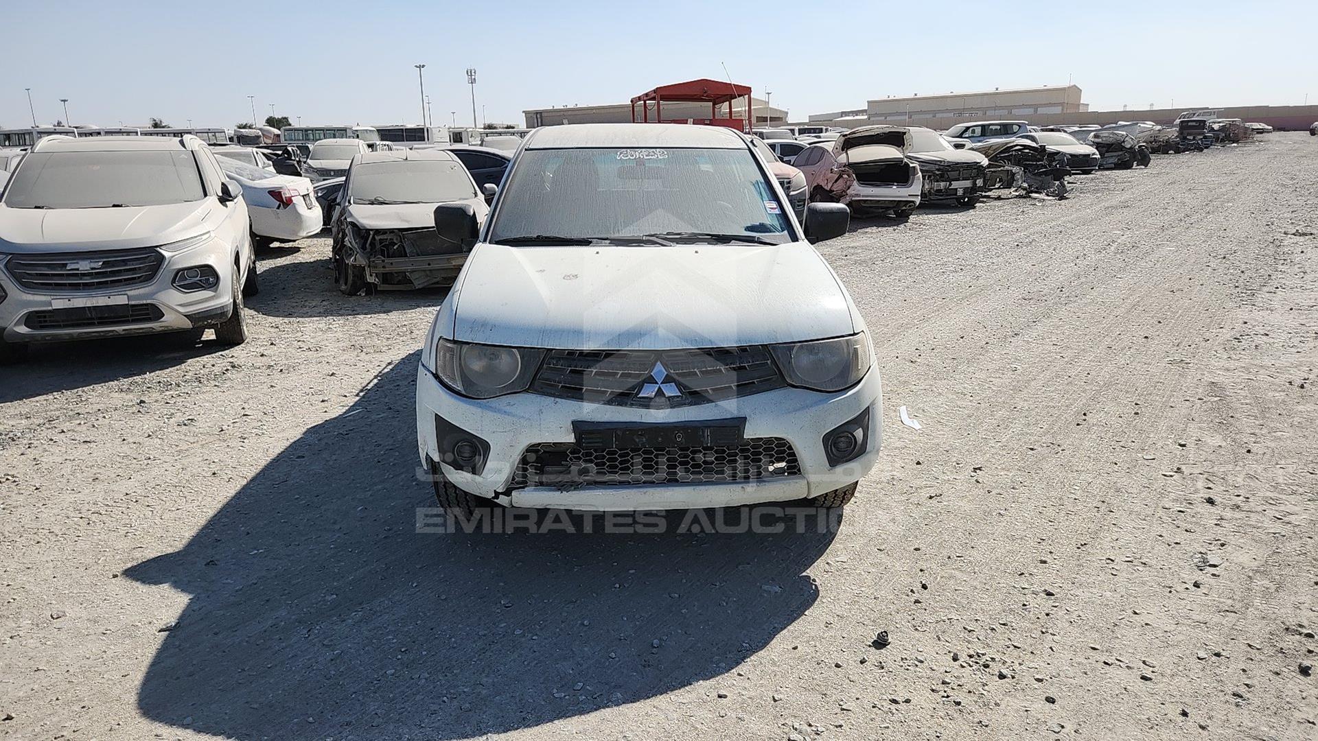 2014 MITSUBISHI L 200 VIN: MMBJNKA50ED004893