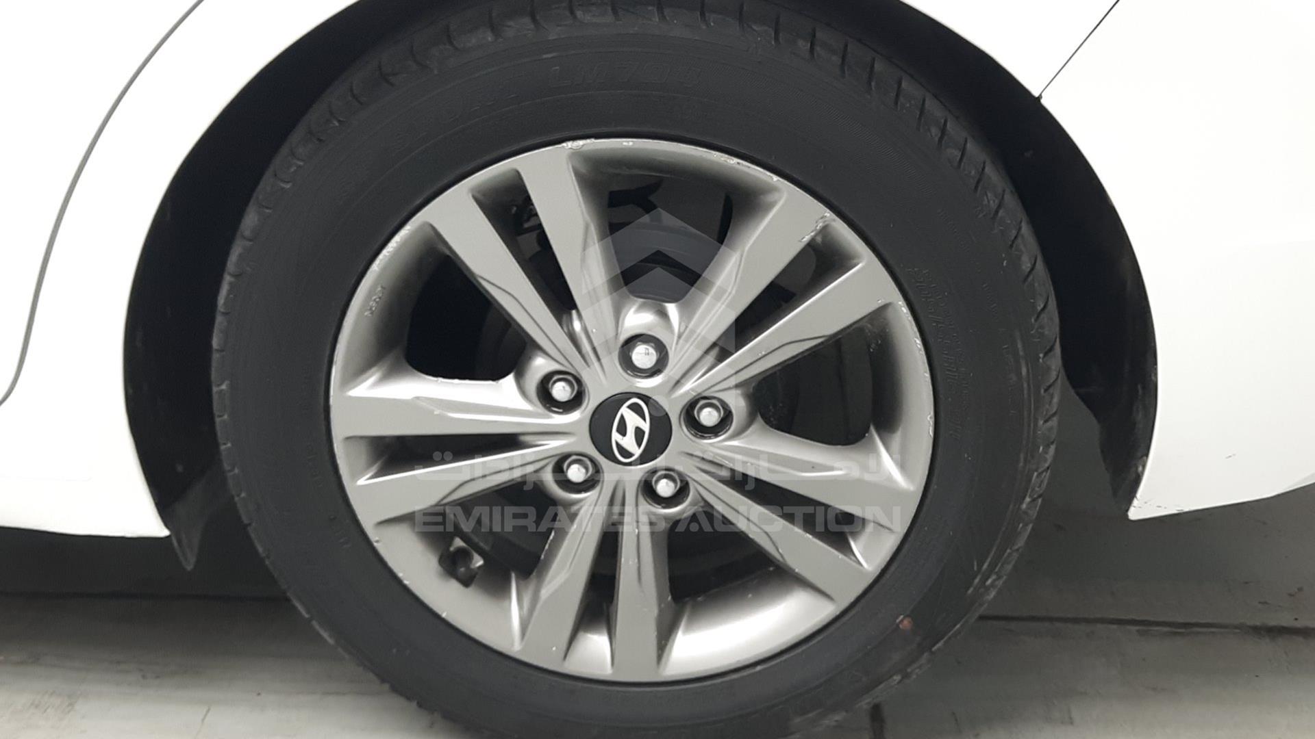 2019 HYUNDAI ELANTRA VIN: 5NPD74LF0KH458356