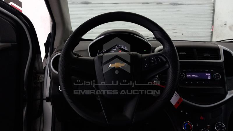 KL1JD5CE5JB010047 Auction: EmiratesAuction Lot: 408504 KL1JD5CE5JB010047 Chevrolet Aveo 2018 SILVER Photo 14