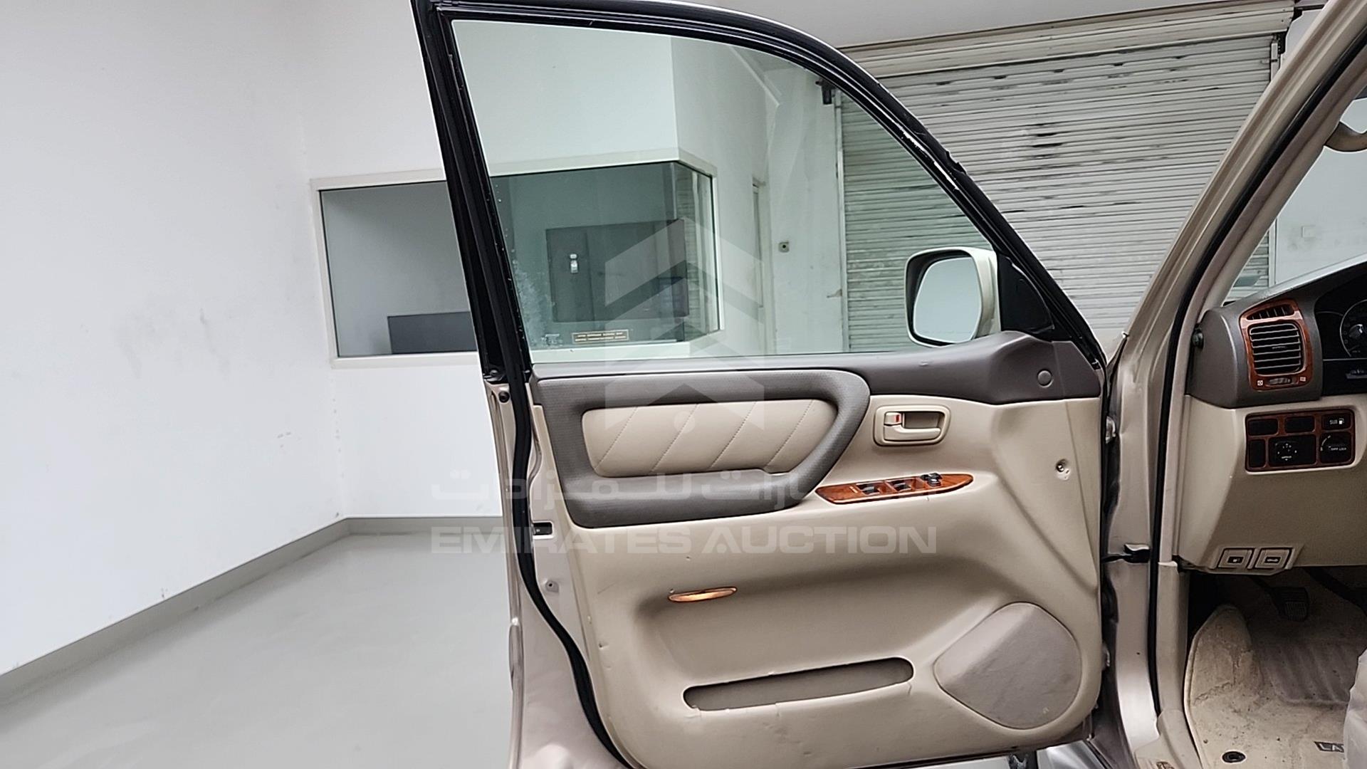 2005 TOYOTA LAND CRUISER VIN: JTEHT05J052069029