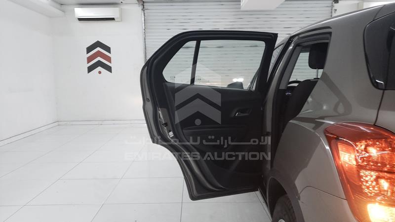 KL7CJKSB3LB353620 Auction: EmiratesAuction Lot: 409549 KL7CJKSB3LB353620 Chevrolet Trax 2020 BROWN Photo 21