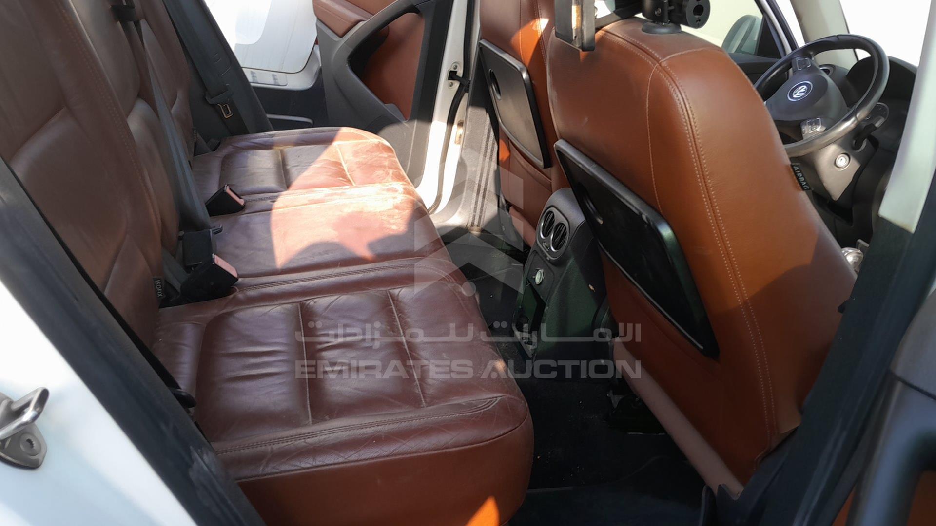 2011 VOLKSWAGEN TIGUAN VIN: WVGCE15N3BW008422
