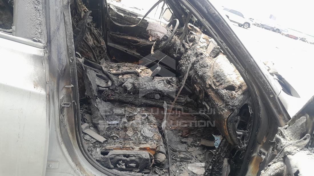 بي ام دبليو 318 اي ايه 2017 — زاوية الراكب الأمامي للمقعد — صورة 22