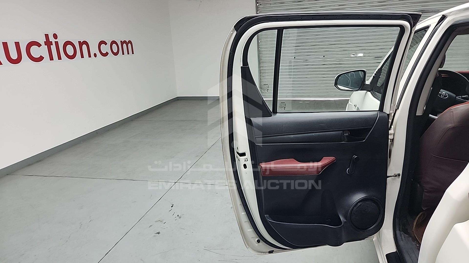 2017 TOYOTA HILUX VIN: MR0CX8CD6H0541749