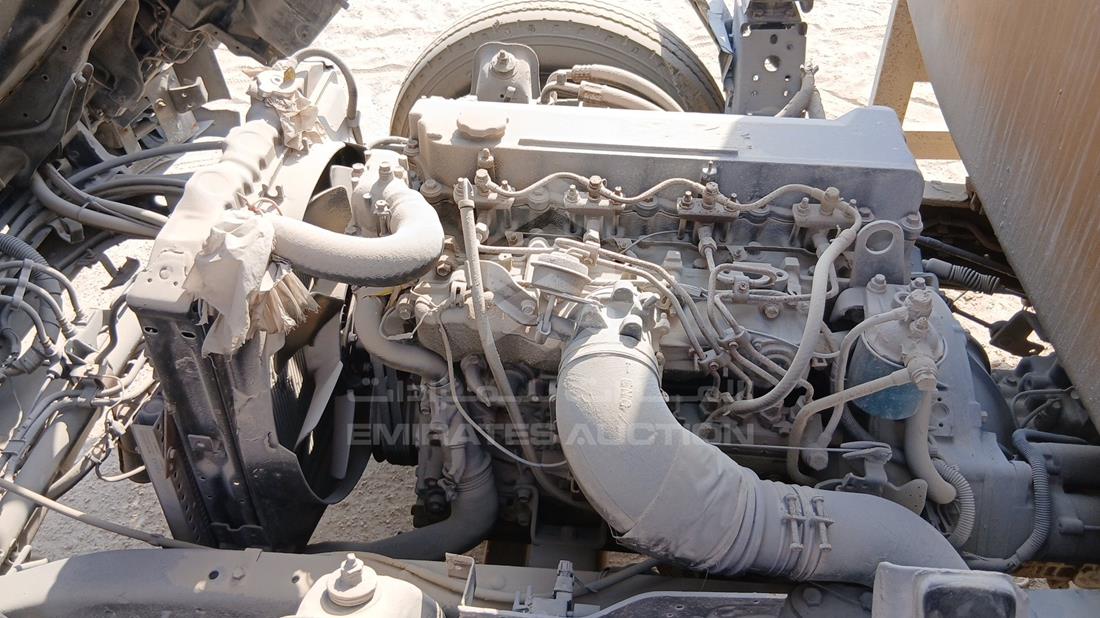 2000 Isuzu NPR — Engine Bay — Photo 24