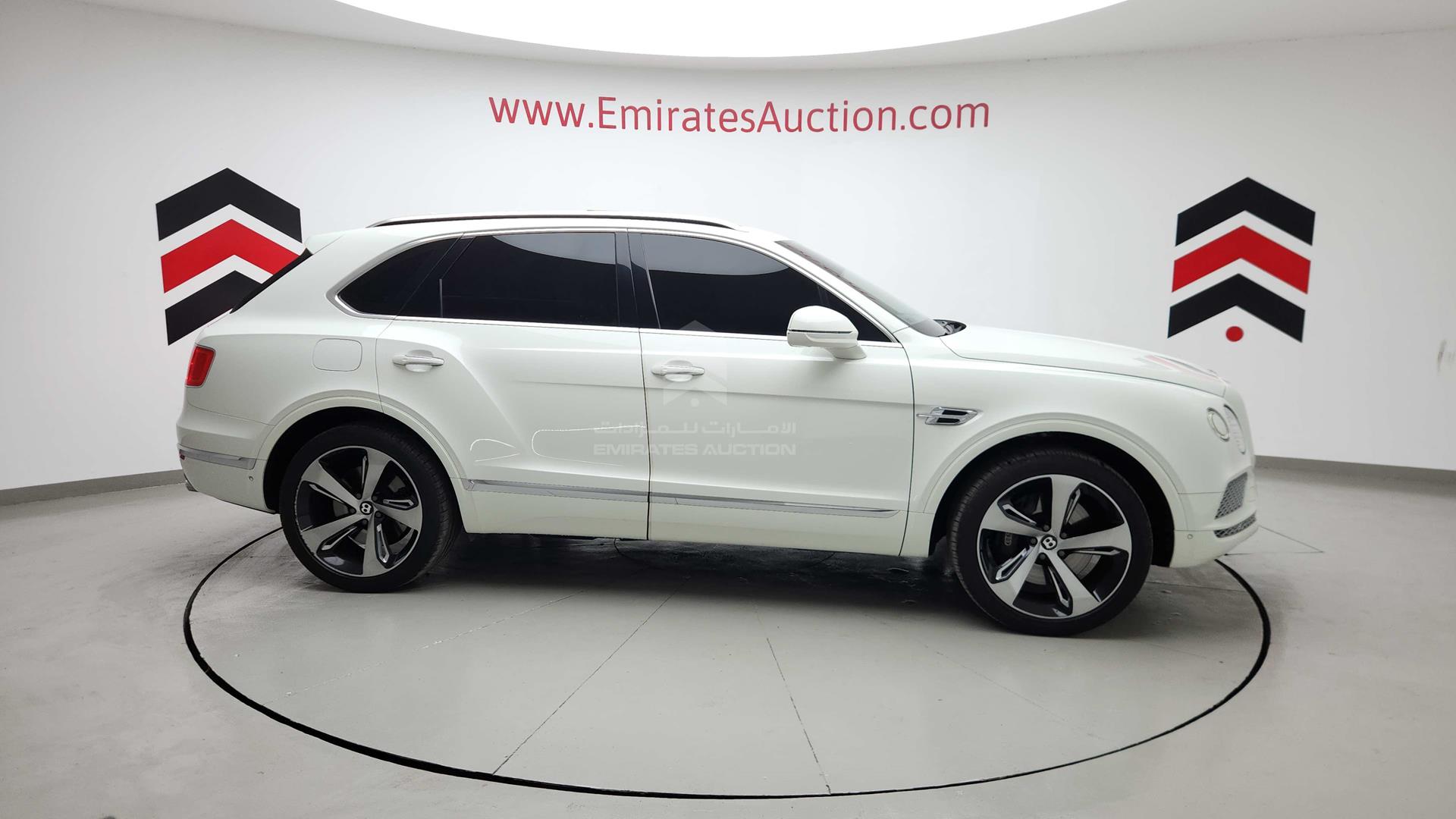 2018 BENTLEY BENTAYGA VIN: SJAAL1ZV5JC022898