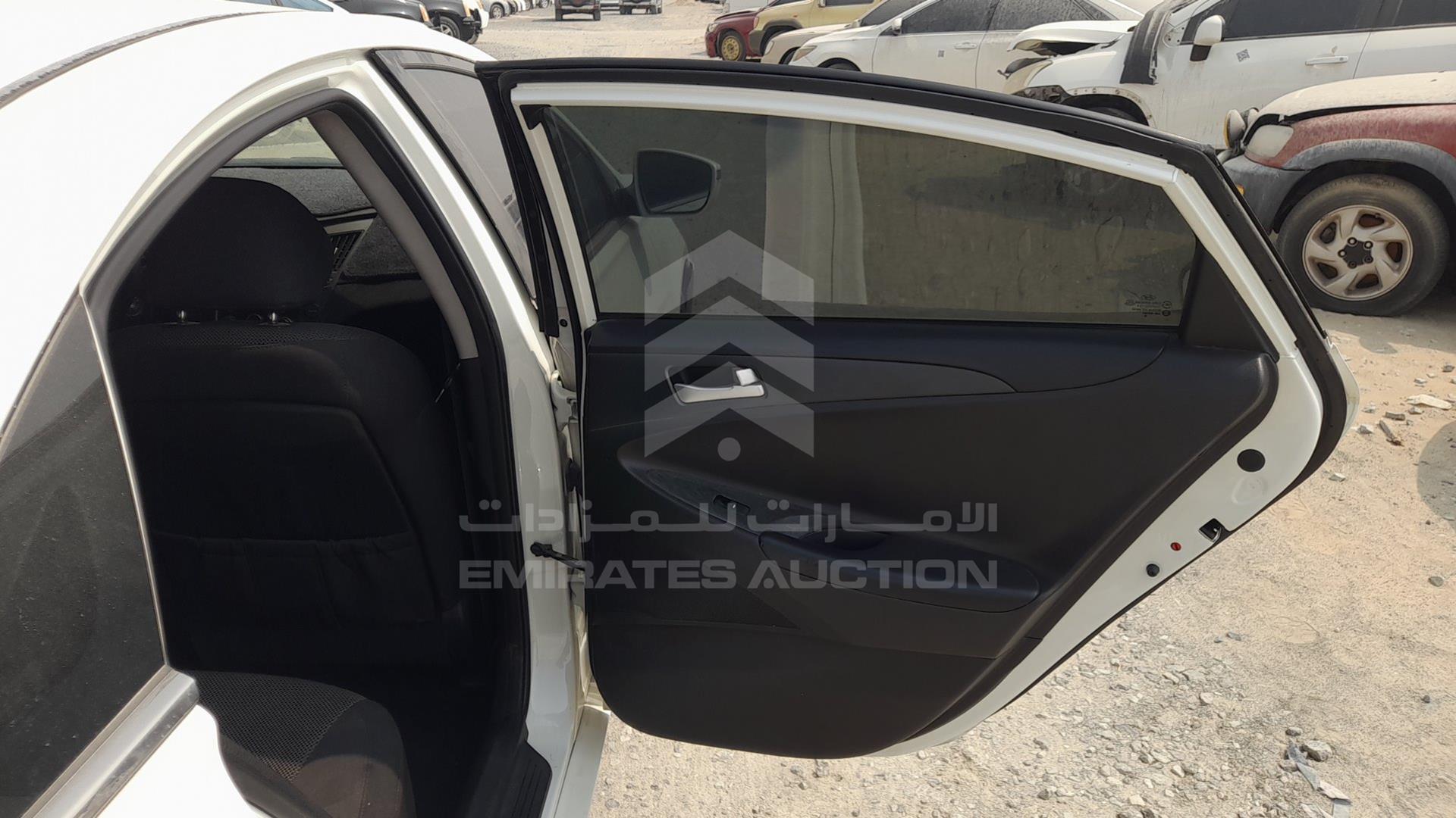 2014 HYUNDAI SONATA VIN: KMHEB41C7EA624987
