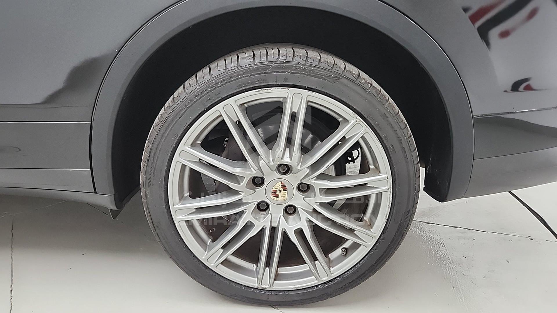 2016 PORSCHE CAYENNE VIN: WP1AA2A28GKA13573