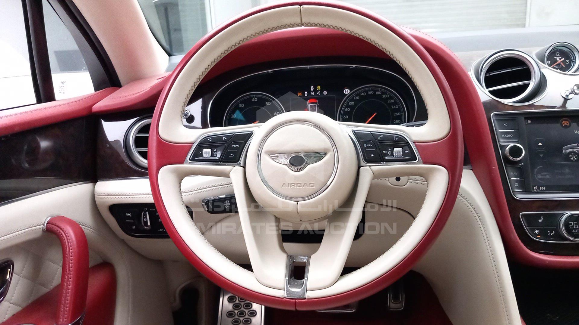 2018 BENTLEY BENTAYGA VIN: SJAAF1ZV8JC018402