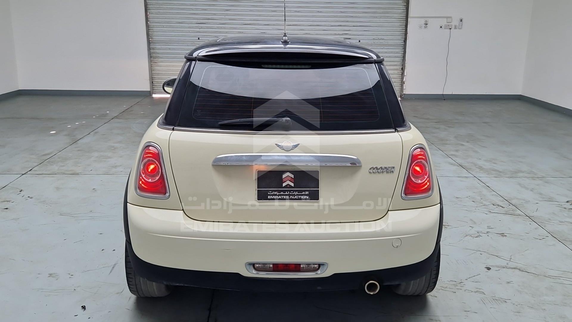 2011 MINI COOPER VIN: WMWSU3108BT201771