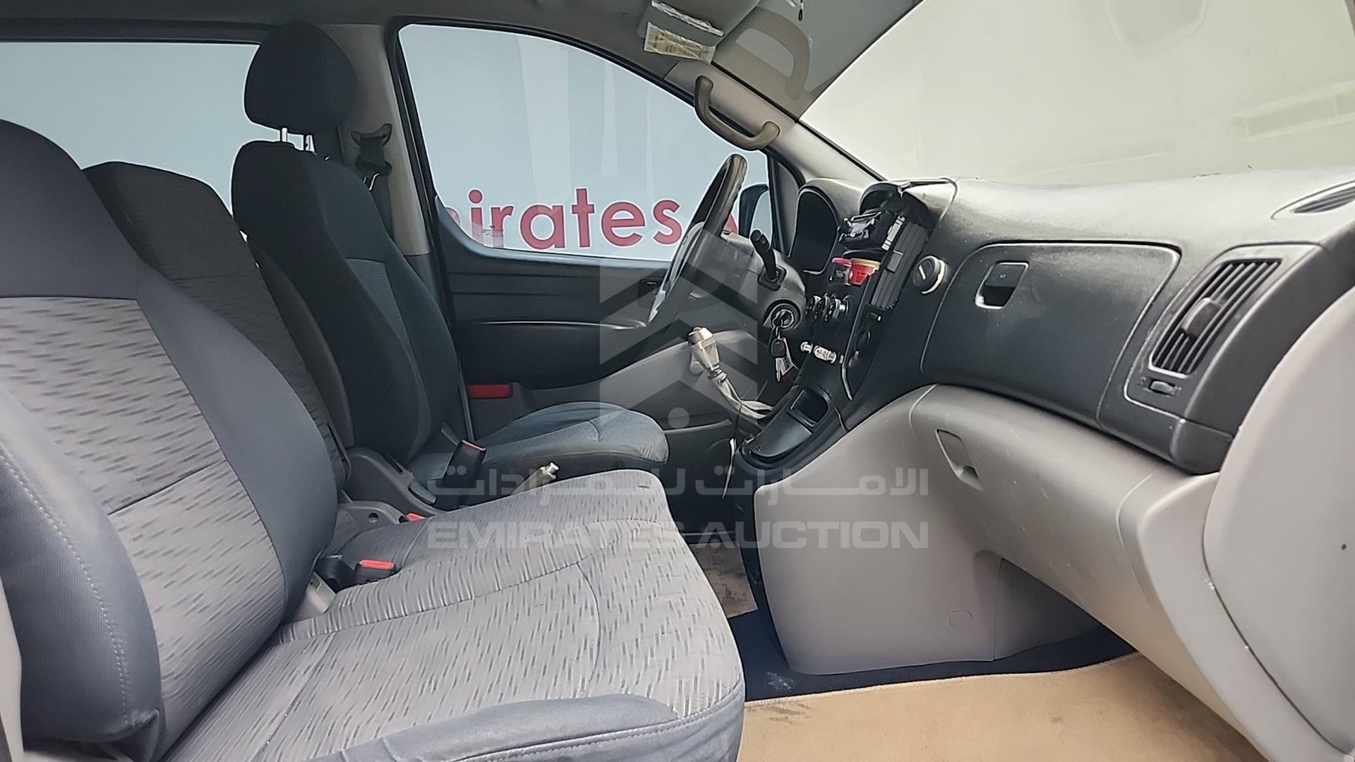 2012 HYUNDAI H1 VIN: KMHWG81R6CU367947