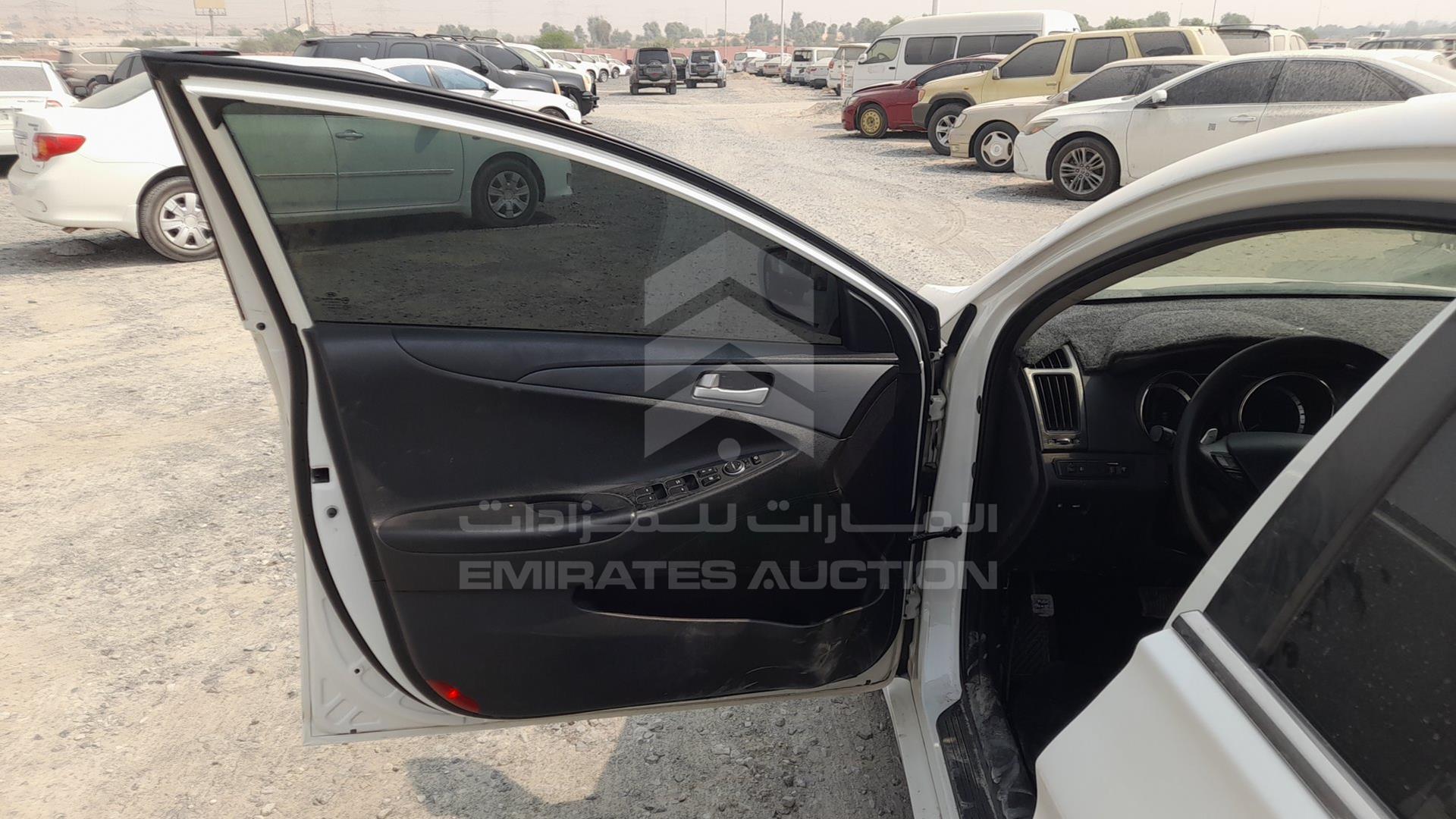 2014 HYUNDAI SONATA VIN: KMHEB41C7EA624987