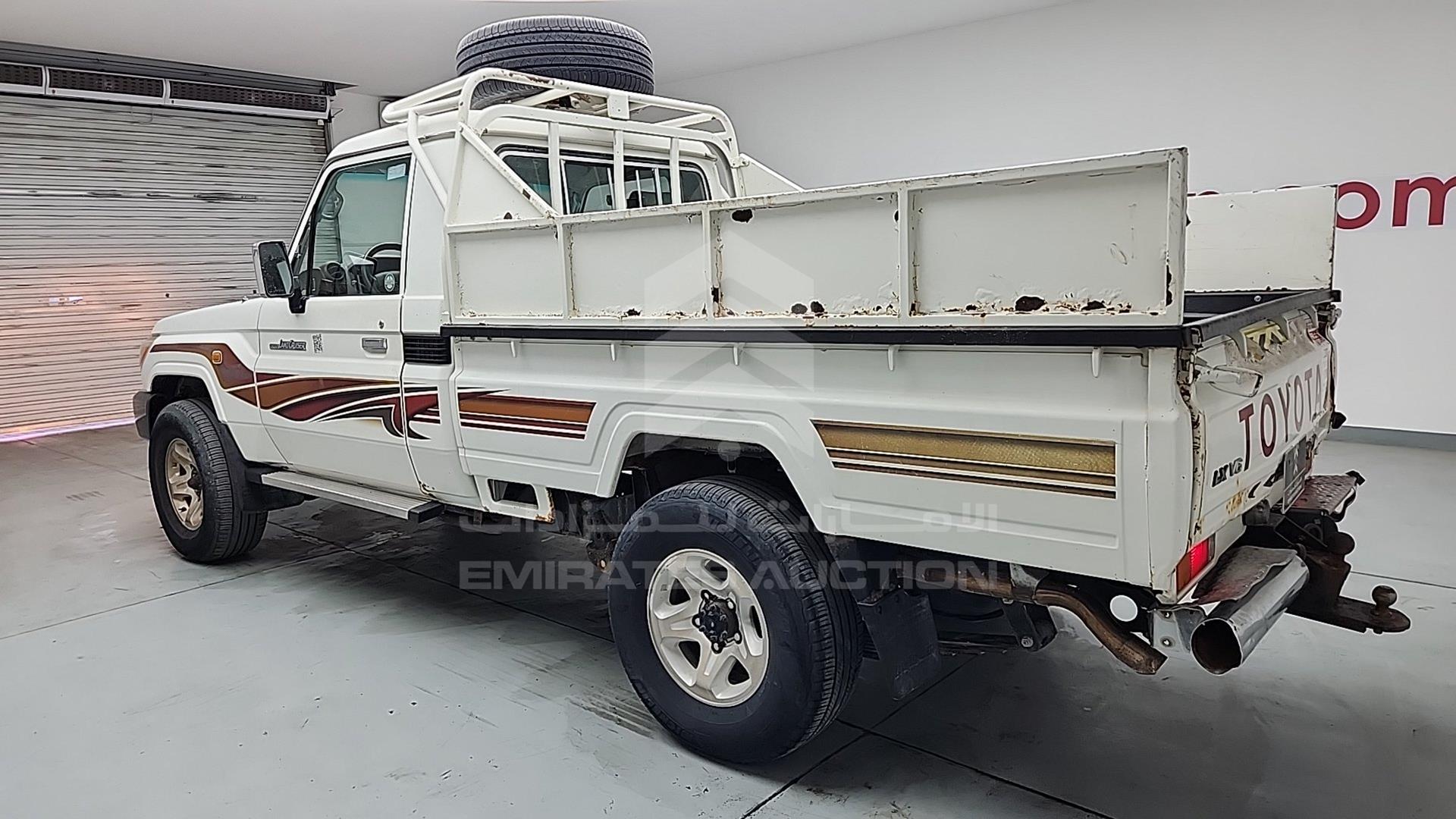 2012 TOYOTA LAND CRUISER VIN: JTFLU73J2C4522860