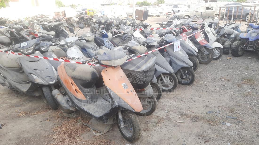20 Scooter - Scrap without document — Front Right Angle — Photo 19