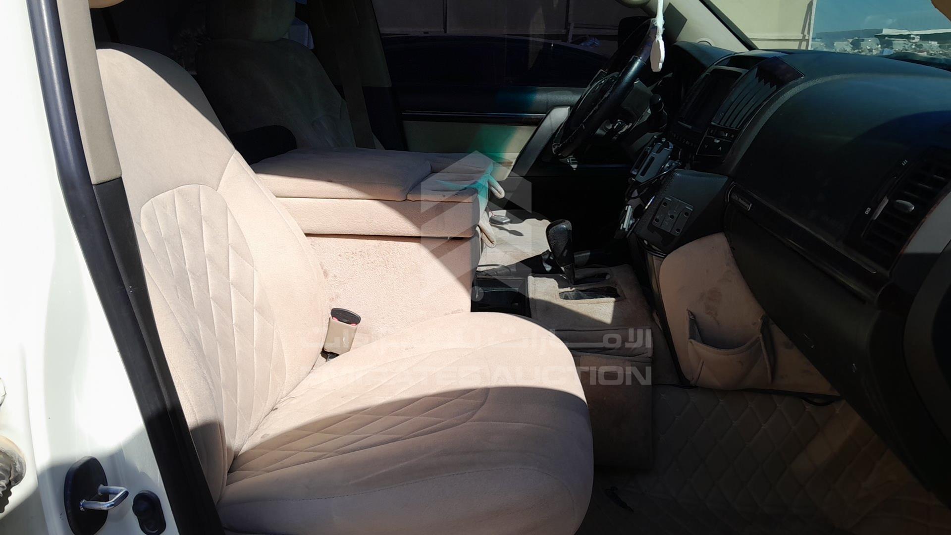 2011 TOYOTA LAND CRUISER VIN: JTMHT05J7B4041507