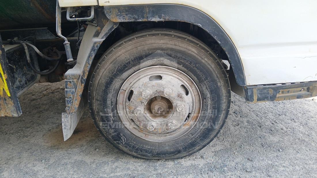 2005 Mitsubishi Canter — Front Right Tyre — Photo 27