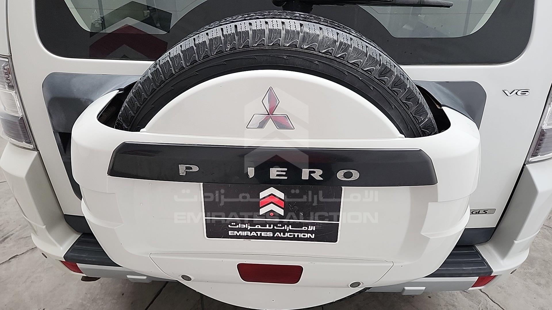 2014 MITSUBISHI PAJERO VIN: JMYLRV95WEJ717770