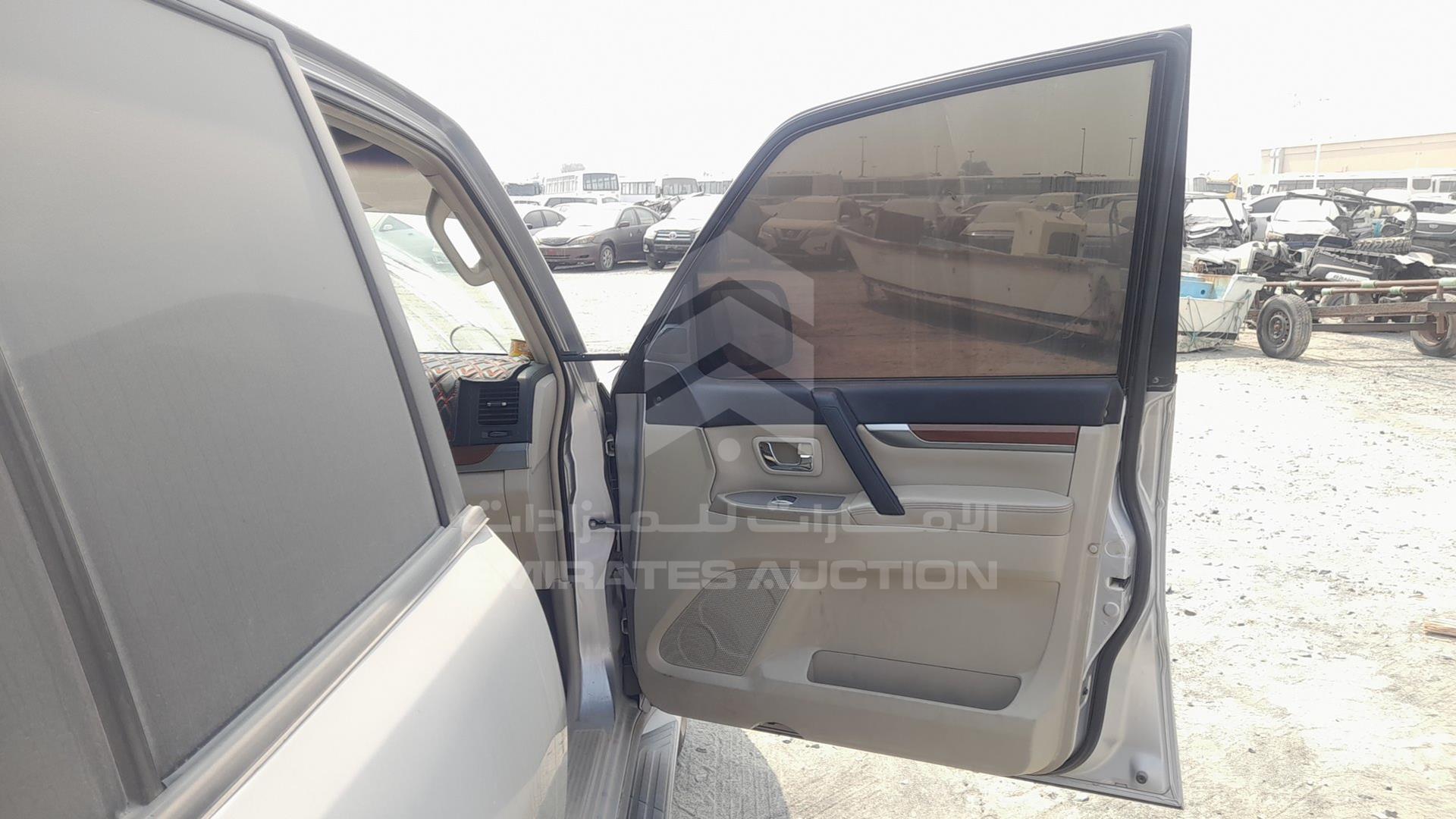 2008 MITSUBISHI PAJERO VIN: JMYLRV93W8J723952
