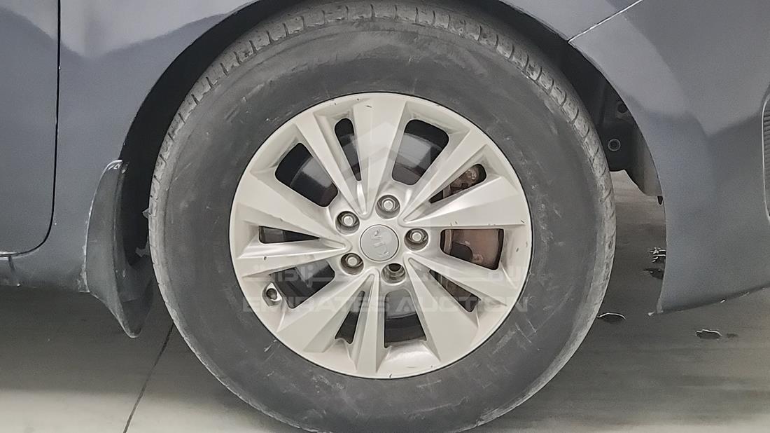 2016 Kia Carnival — Front Right Tyre — Photo 30