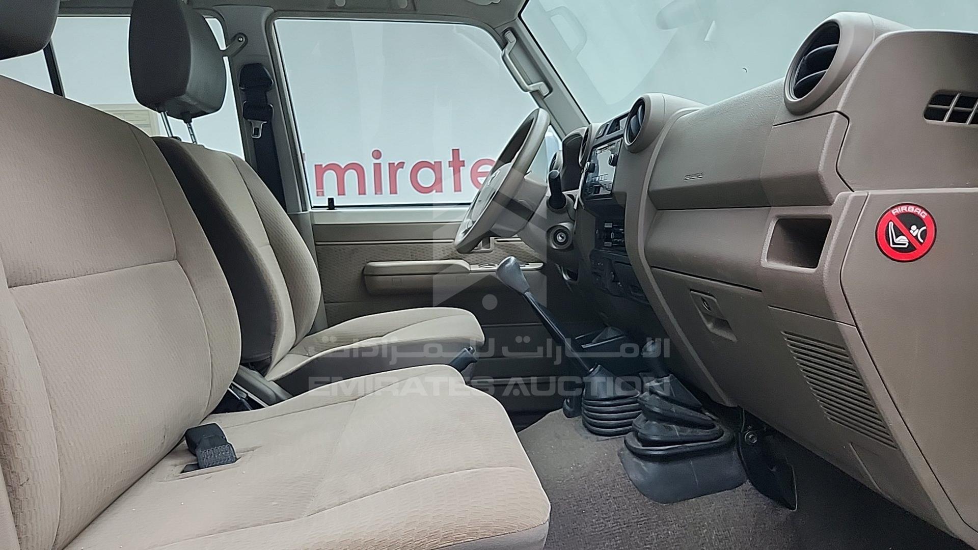 2017 TOYOTA LC 76 VIN: JTEEU73J7H4200784