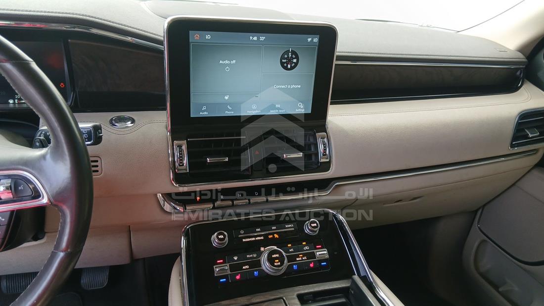 2021 Lincoln Navigator — Entertainment Systems & Camera Monitor & Navigation — Photo 17