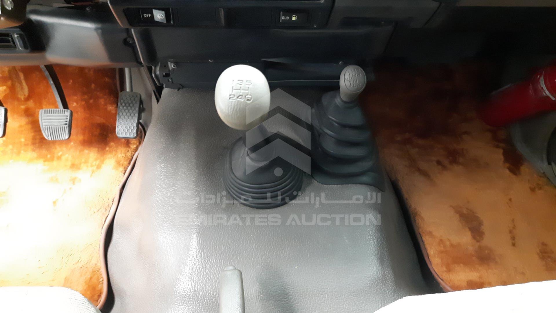 2001 TOYOTA LAND CRUISER VIN: JTFLJ73J016005504