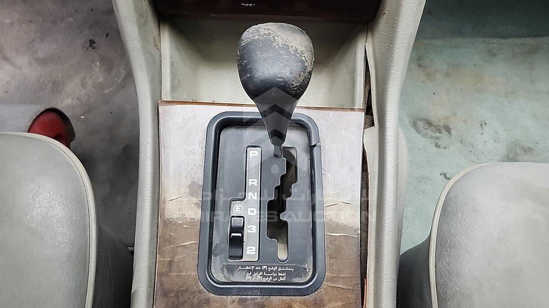 1990 Mercedes 300 SEL — Gear View — Photo 17