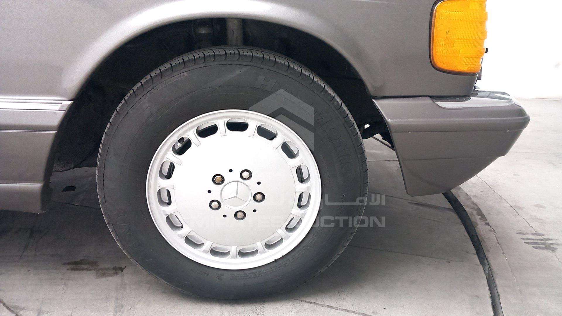1990 MERCEDES SEL 560 VIN: WDBCA39E5LA531735