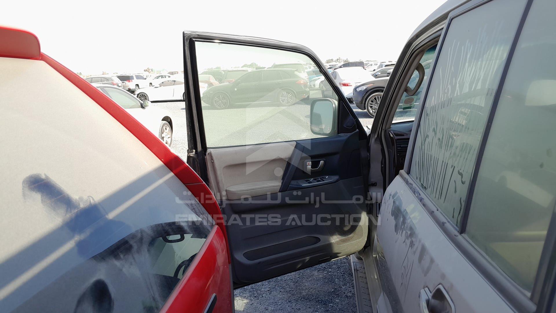 2004 MITSUBISHI PAJERO VIN: JMYLRV73W4J704652