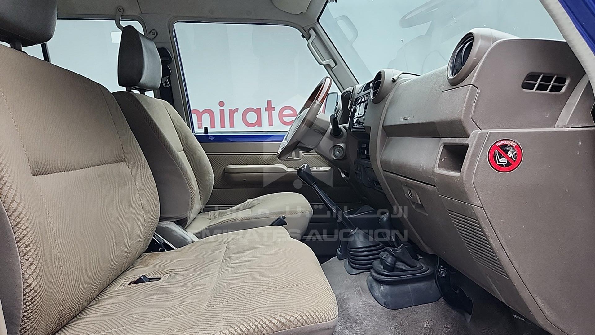 2013 TOYOTA LAND CRUISER VIN: JTFBU71J1D4703089