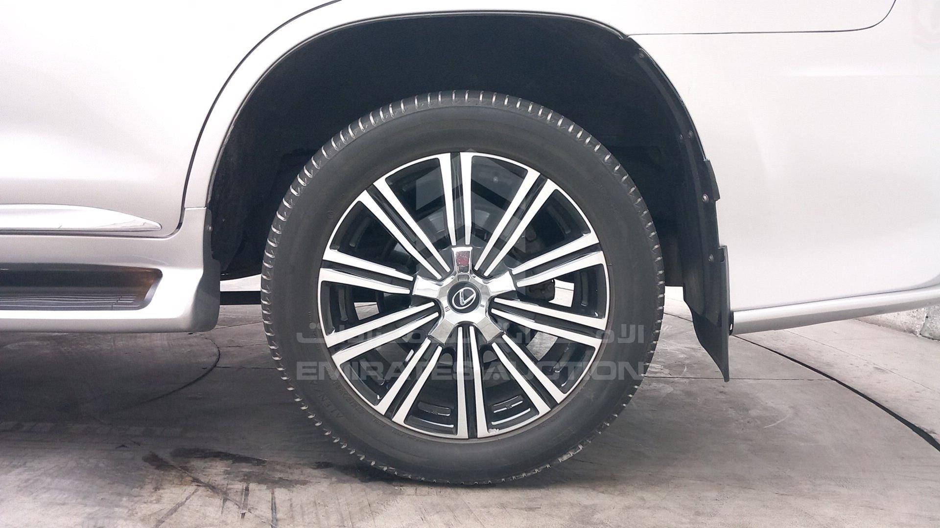 2009 LEXUS LX 570 VIN: JTJHY0OW994015504