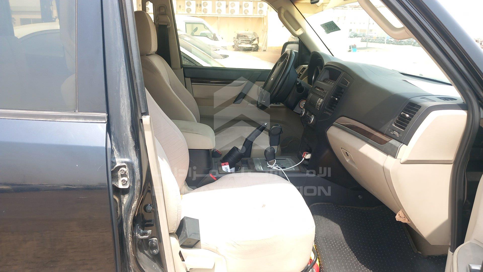 2010 MITSUBISHI PAJERO VIN: JMYLRV95WAJ715031