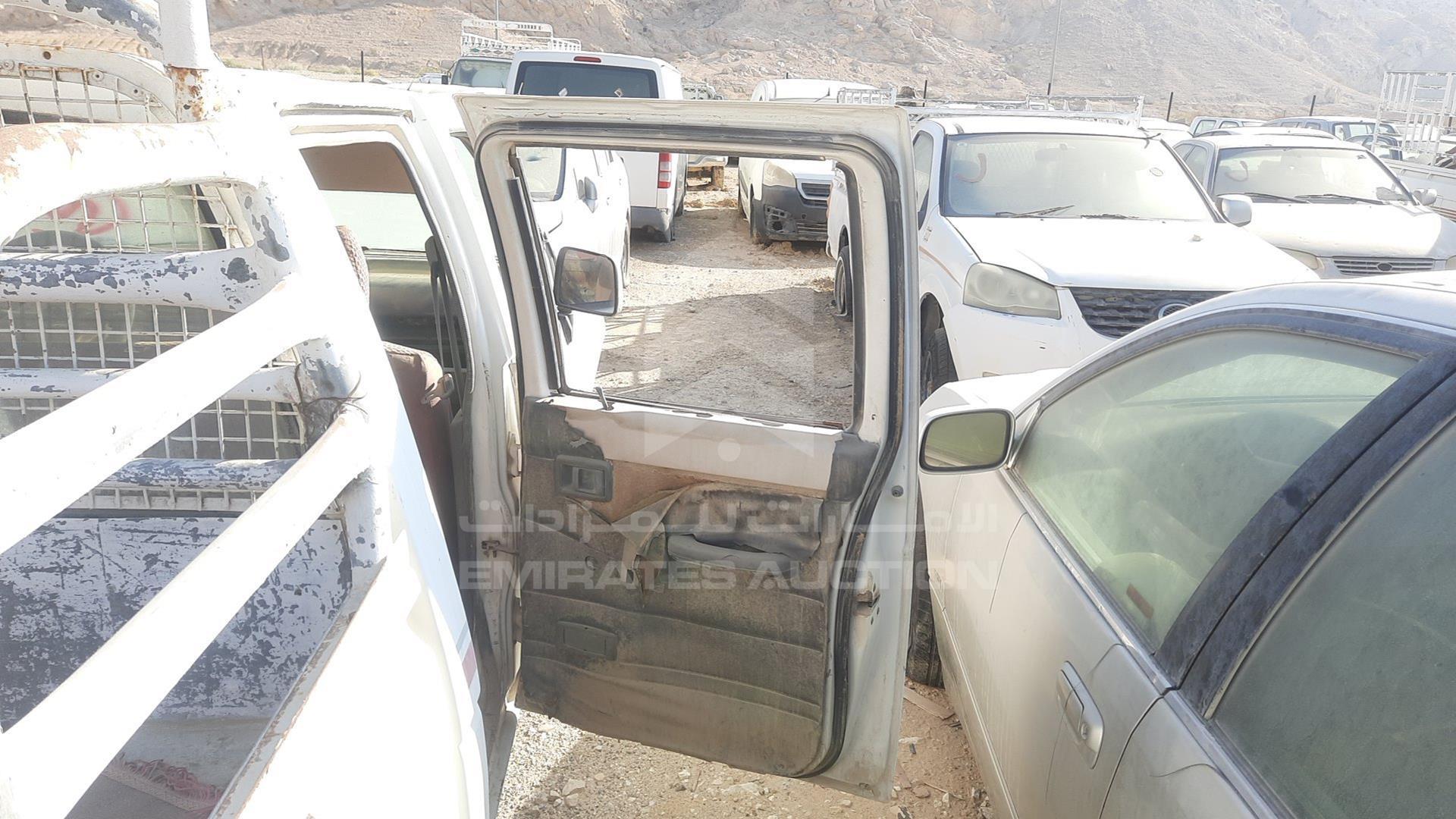 0 NISSAN PICKUP VIN: JN1CBUD21Z0450403
