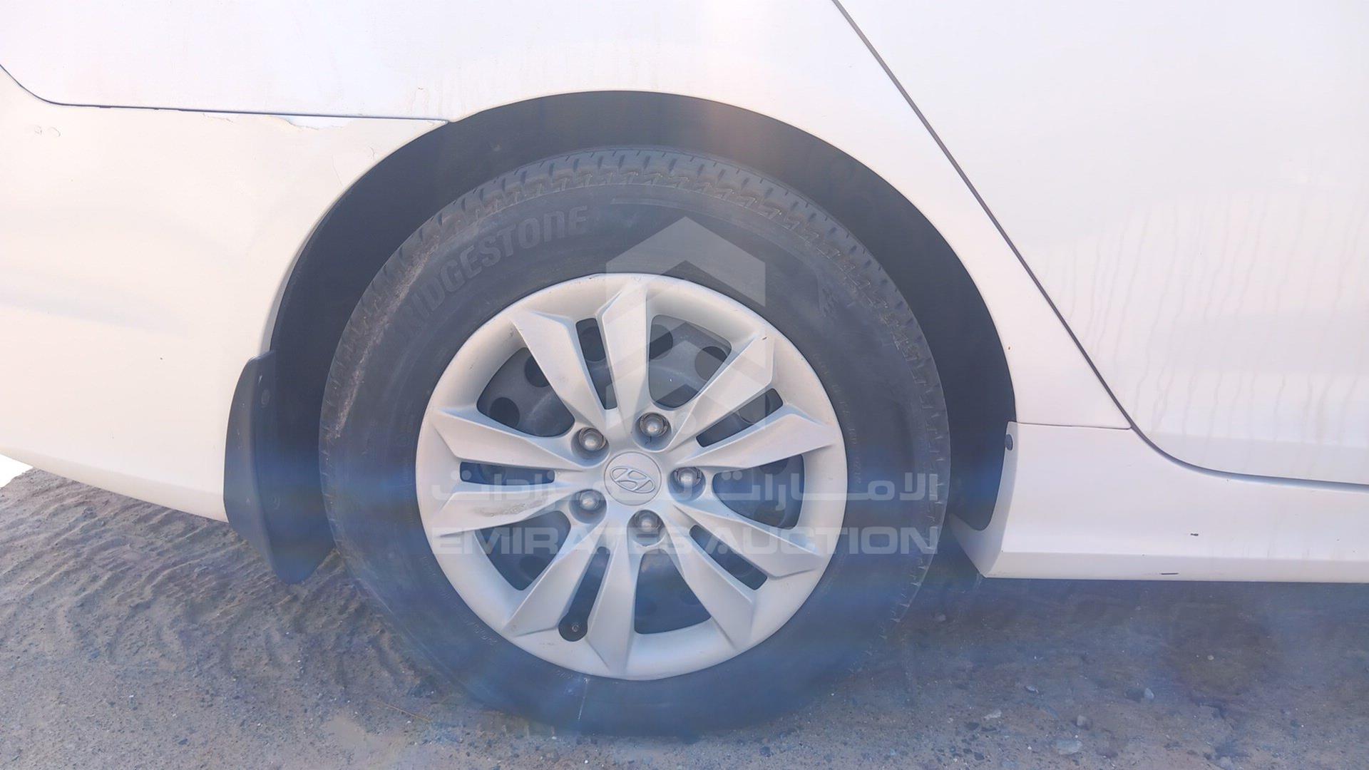 2014 HYUNDAI SONATA VIN: KMHEB41C5EA618234