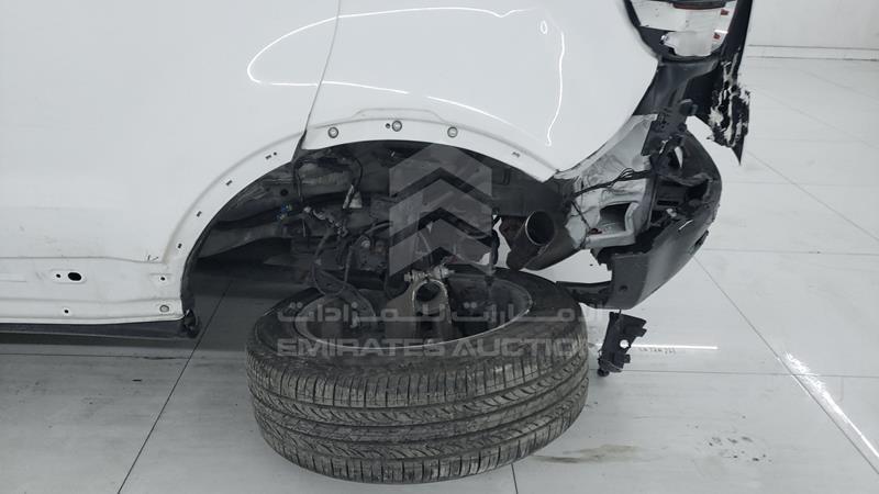 SALVA2BG4FH967657 Auction: EmiratesAuction Lot: 405169 SALVA2BG4FH967657 Range Rover Evoque 2015 WHITE Photo 30