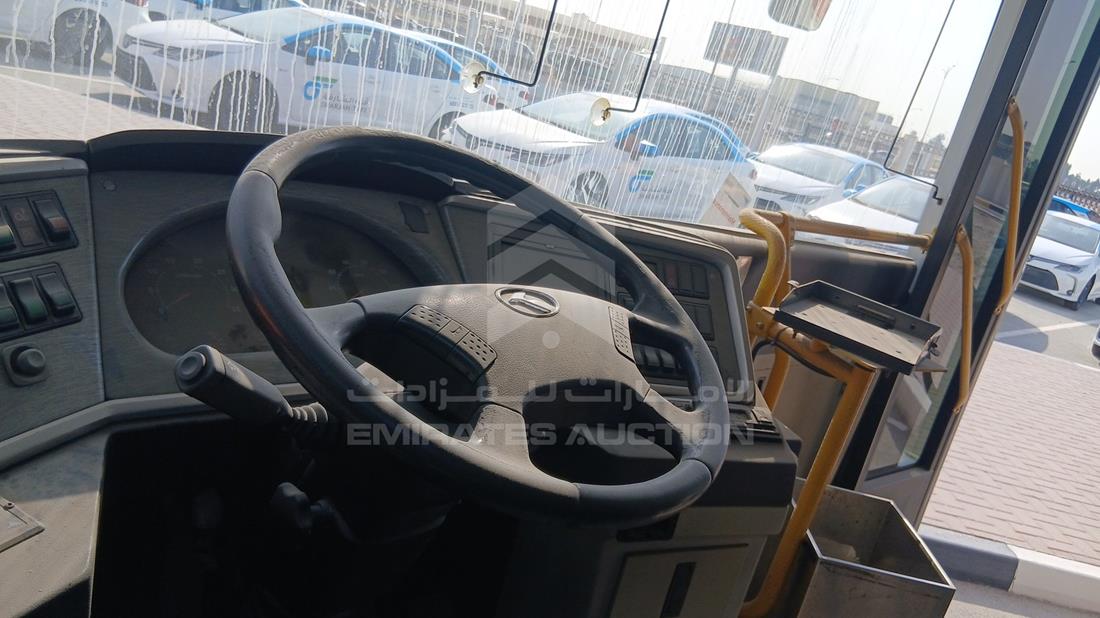 2018 King Long XMQ 6120 — Front Left Driver Dashboard View — Photo 10