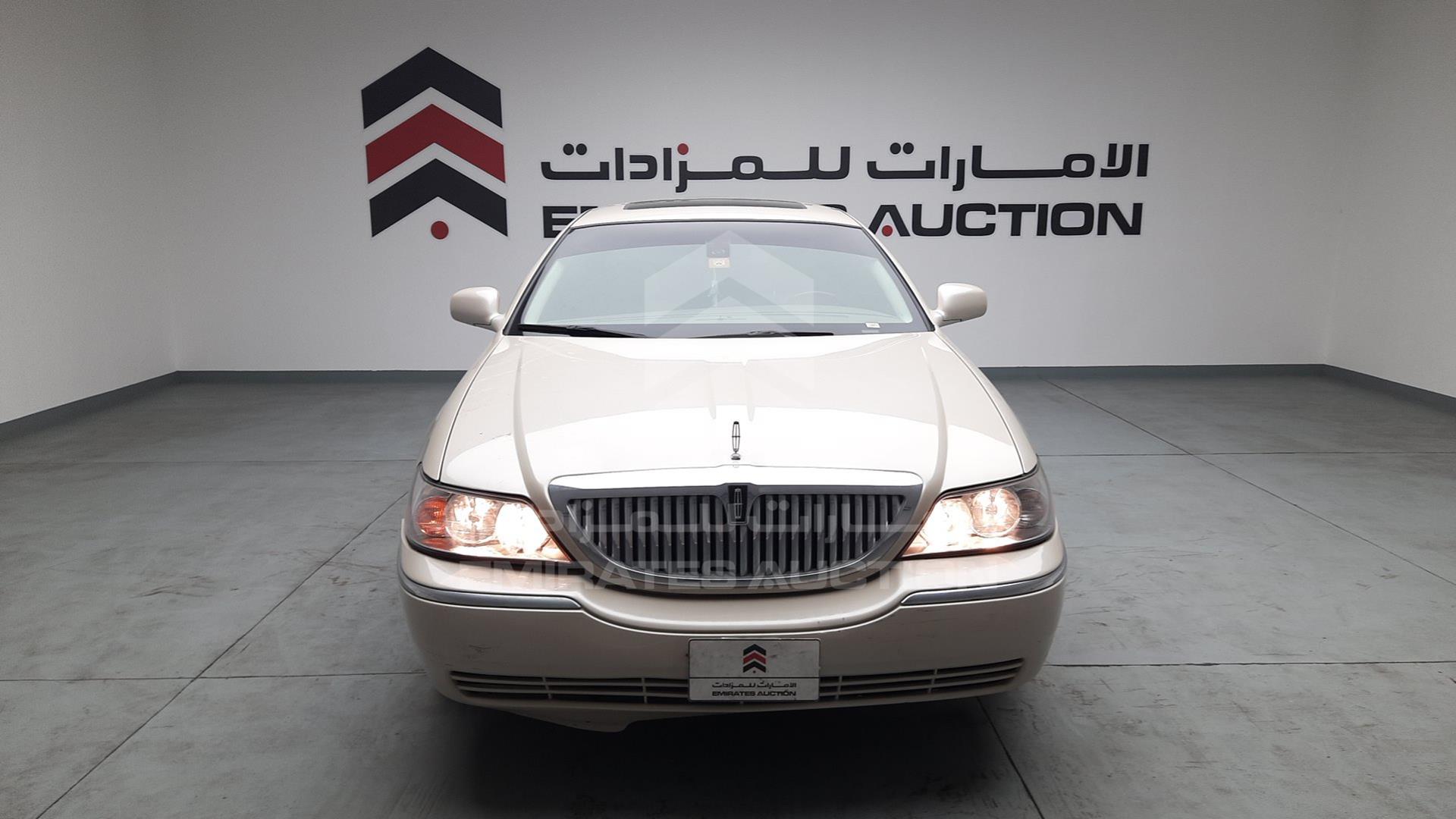 2003 LINCOLN TOWN CAR VIN: 1LNHM83W83Y634762