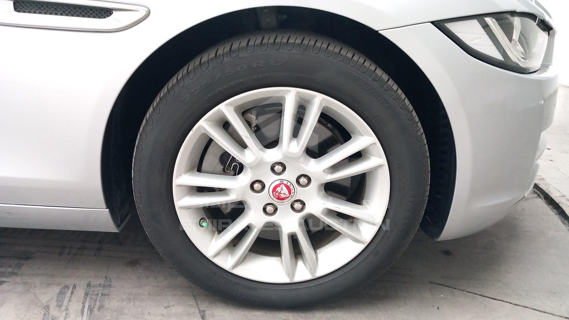 2017 JAGUAR XE VIN: SAJAB4BG6HA972158