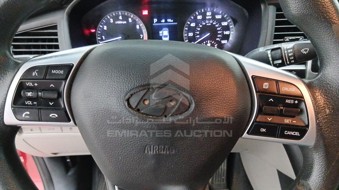 2019 Hyundai Sonata — Steering & Mounted Controls — Photo 18