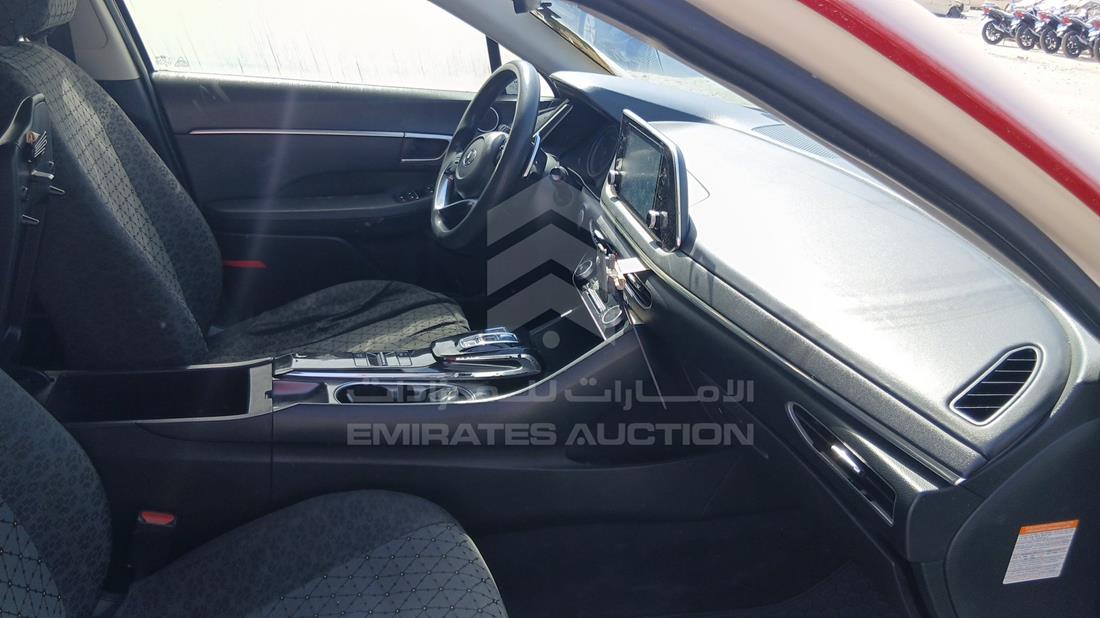 هيونداي سوناتا هجينة 2021 — زاوية الراكب الأمامي للمقعد — صورة 23