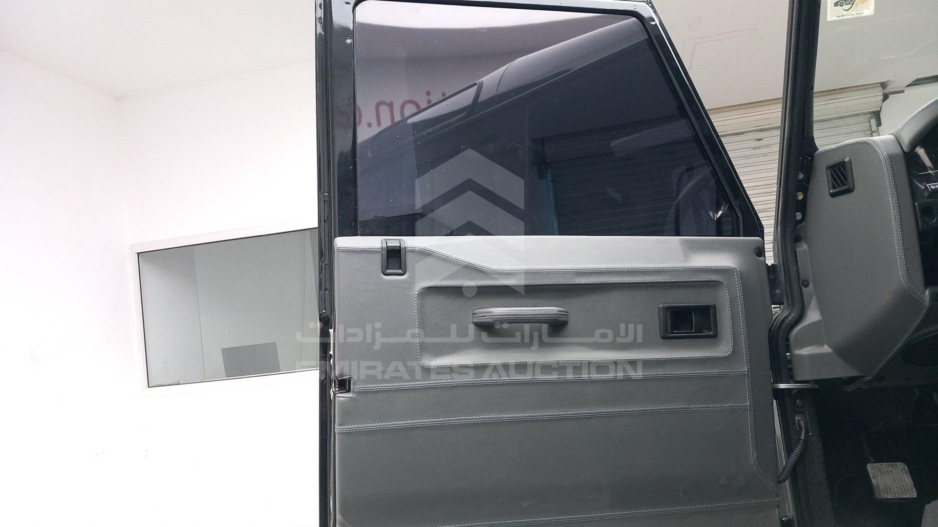 2013 LAND ROVER DEFENDER VIN: SALLDHMR8DA441729
