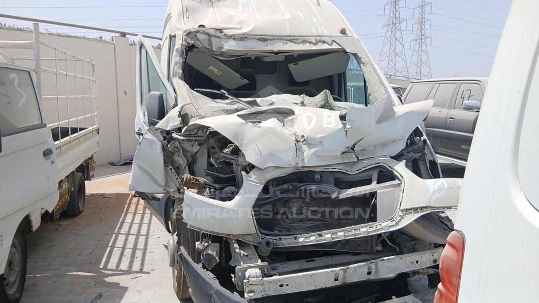 فورد ترانزيت 2023 — الزاوية الأمامية بالكامل — صورة 1