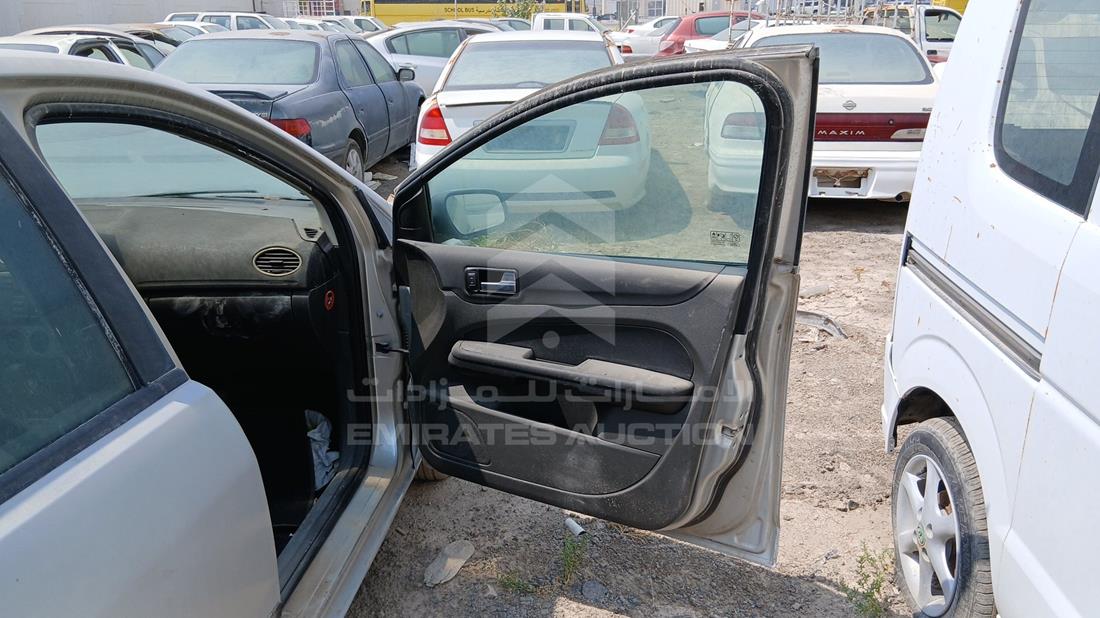 2006 Ford Focus — Front Right Door — Photo 23
