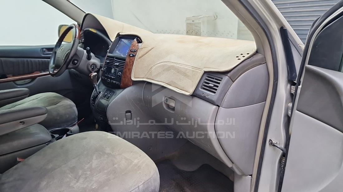 2004 Toyota Sienna — Front Right Passenger Dashboard View — Photo 33