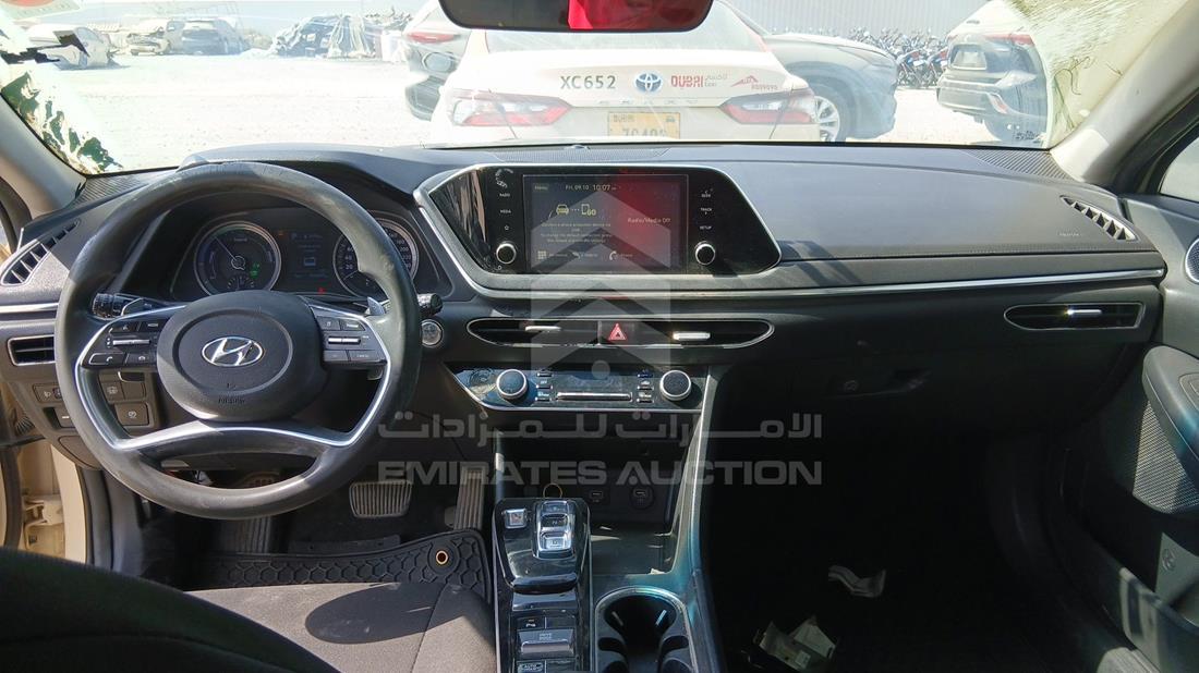 هيونداي سوناتا هجينة 2021 — زاوية الواجهة الكاملة — صورة 16