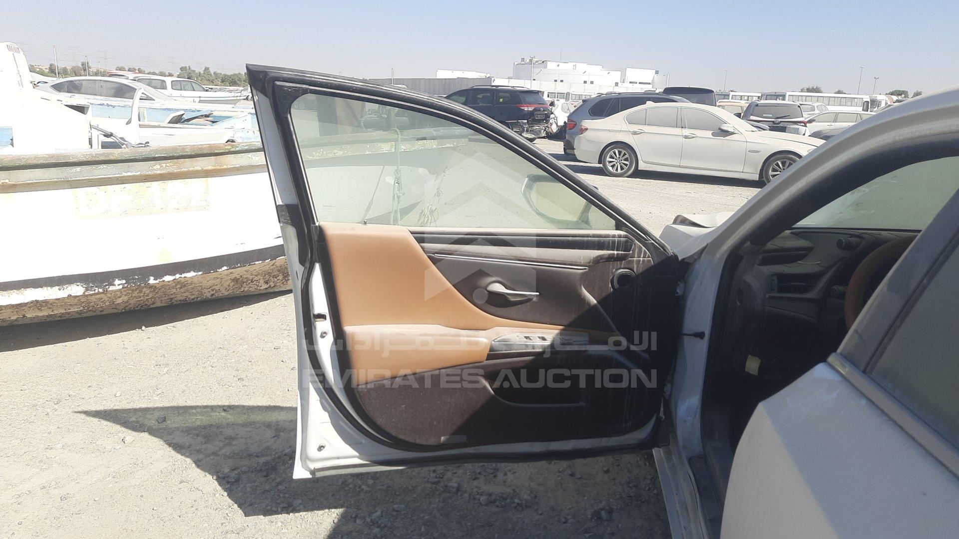 2019 LEXUS ES 300H VIN: JTHB21B16K2009631