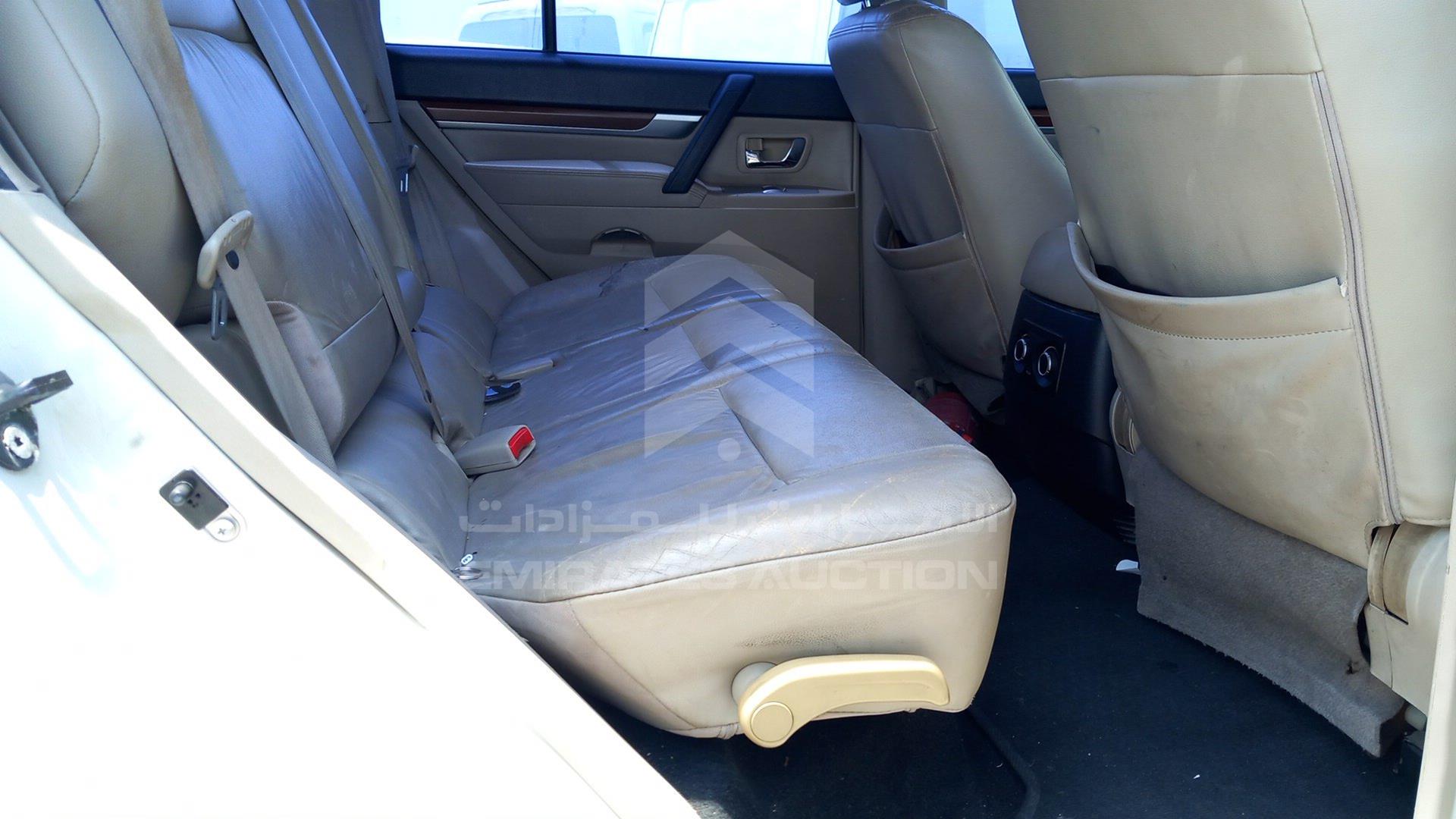 2008 MITSUBISHI PAJERO VIN: JMYLRV93W8J724284