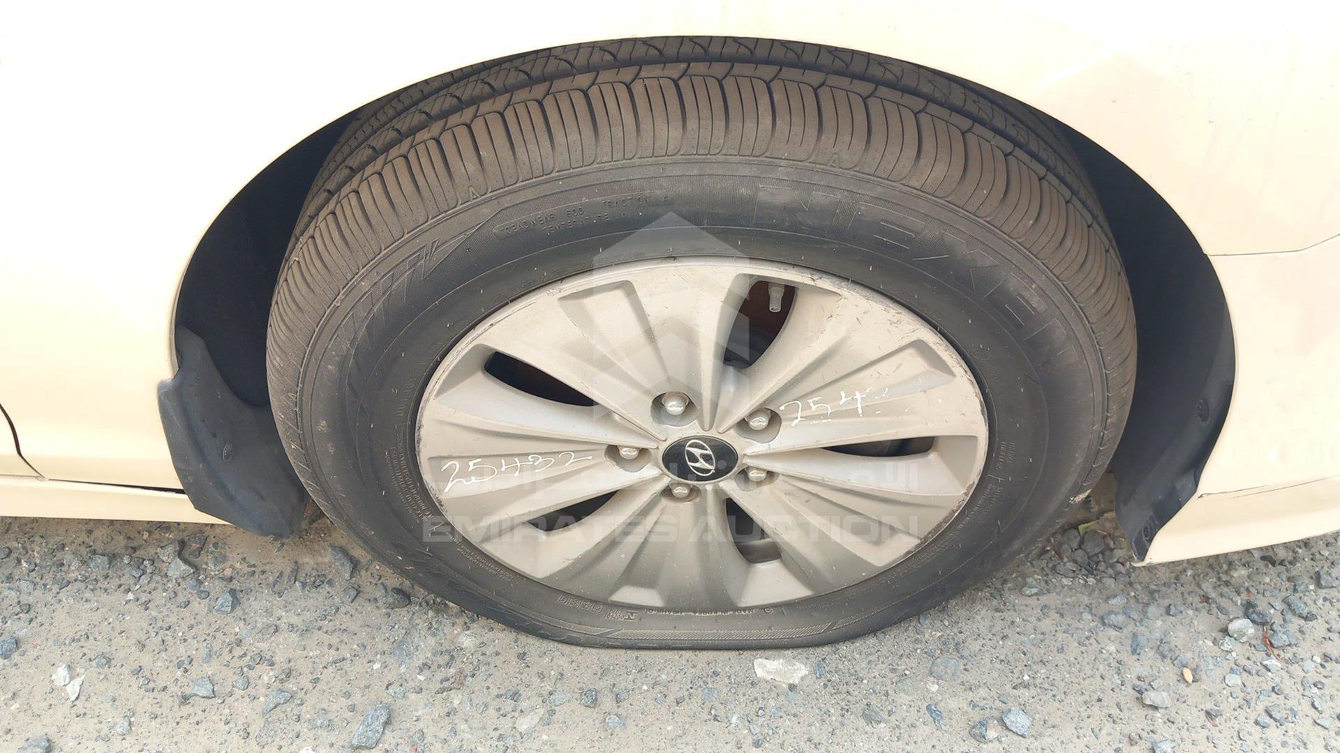 2019 HYUNDAI SONATA VIN: KMHE24135KA092943